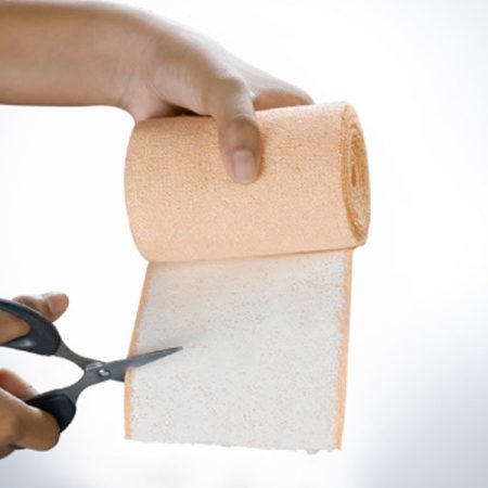 ELASTIC ADHESIVE BANDAGE (ERYTHROPLAST)